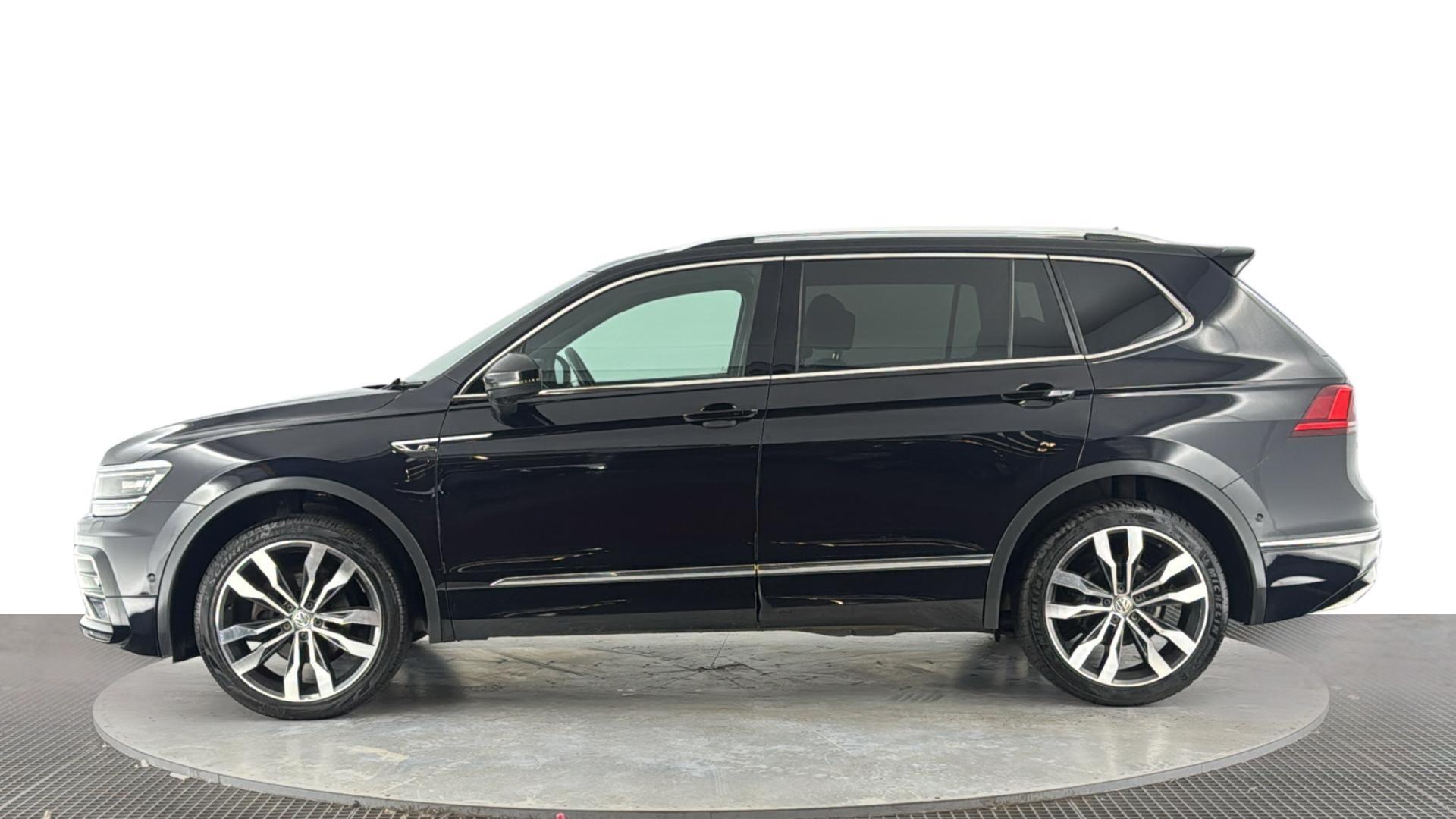 Volkswagen Tiguan Allspace view 7