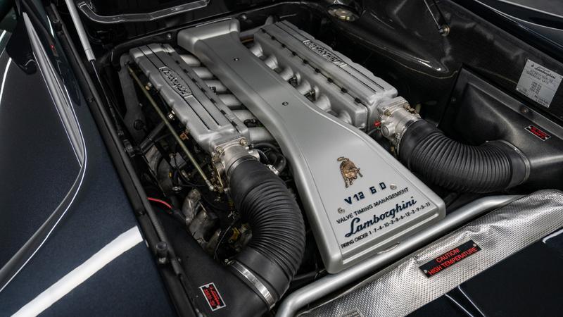 Lamborghini Diablo view 19