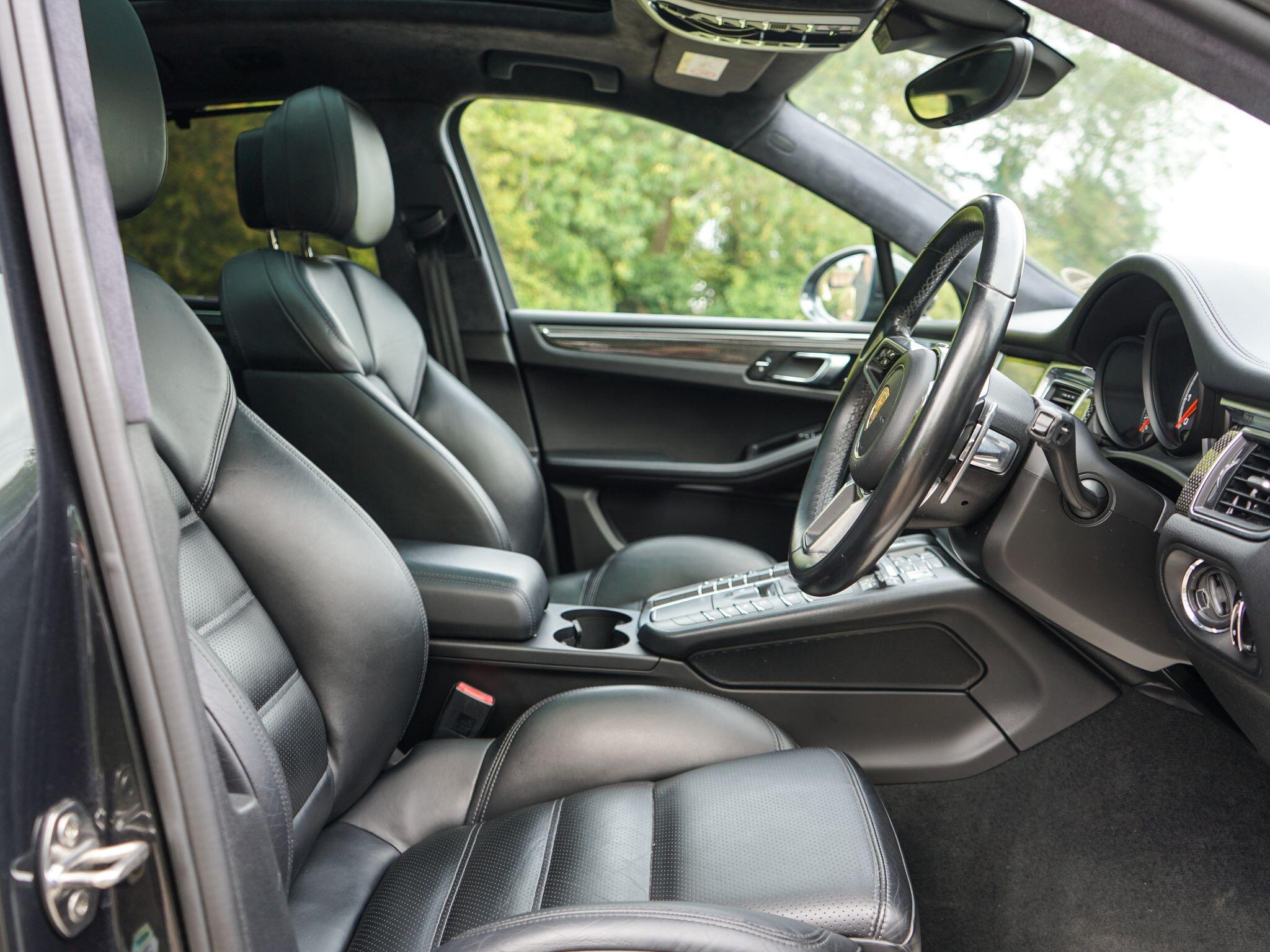 Porsche Macan view 20