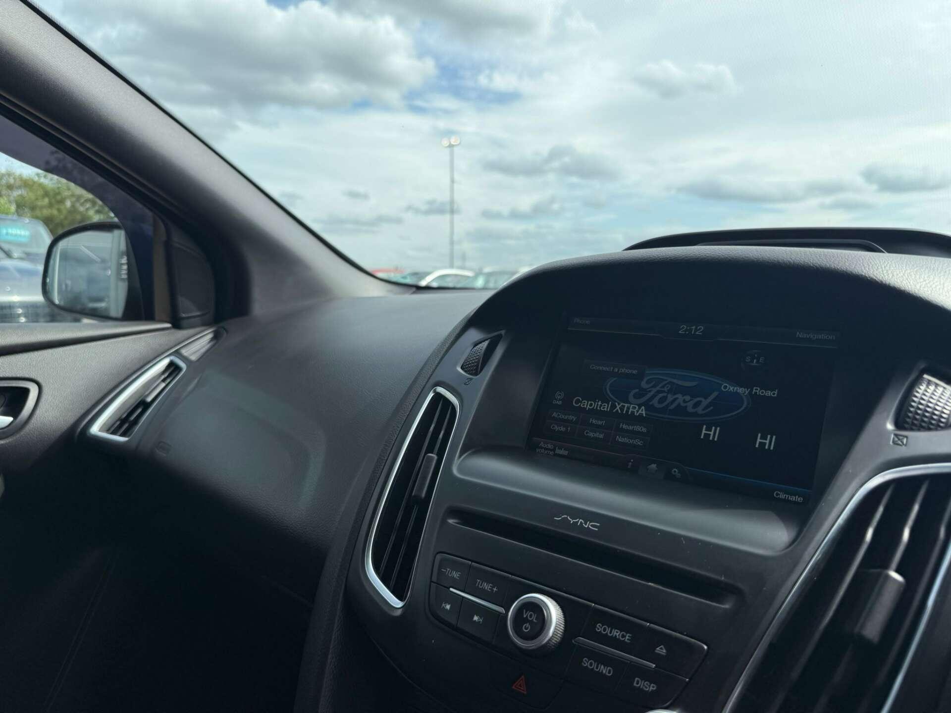 Ford Focus view 32