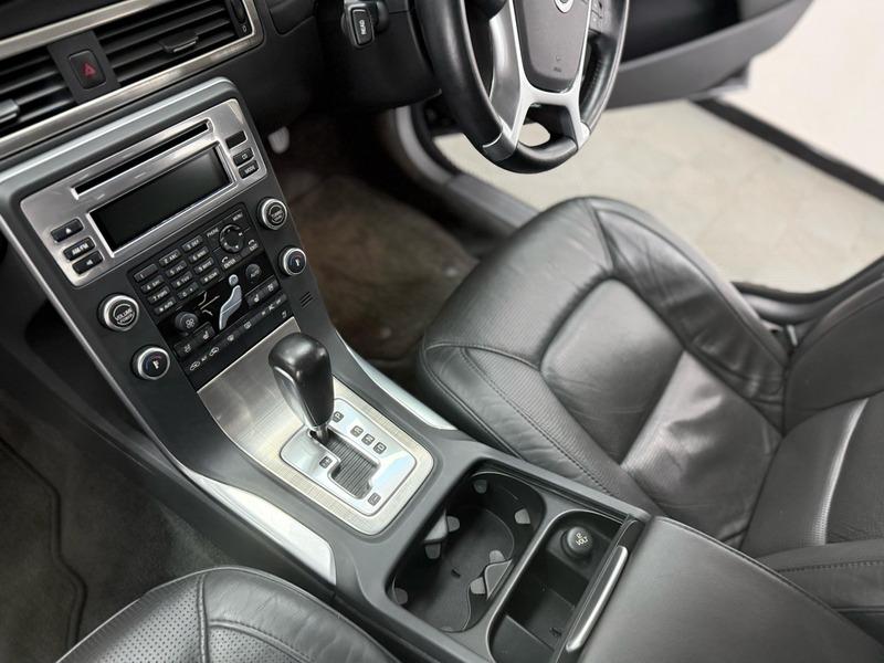2010 Volvo V70 image 23