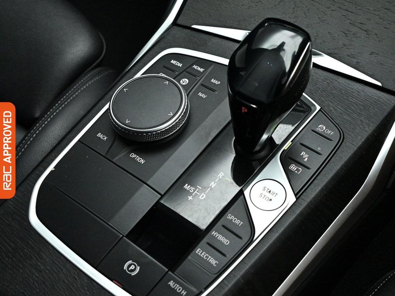 BMW 3 Series view 24