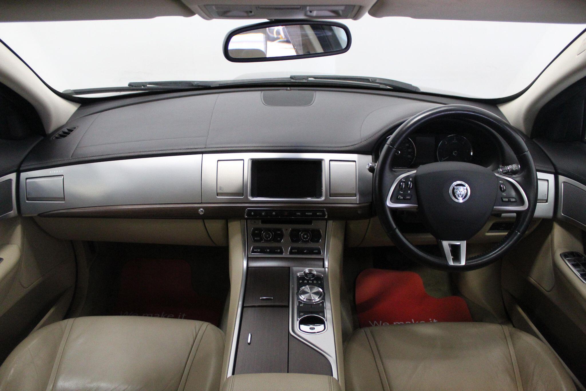 Jaguar XF view 33