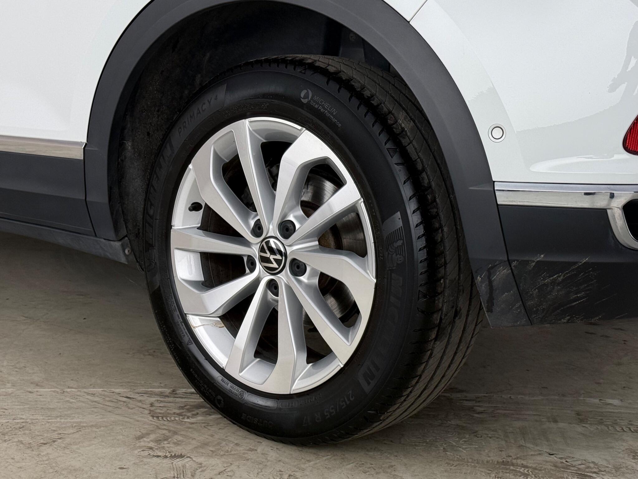 Volkswagen T-Roc view 9