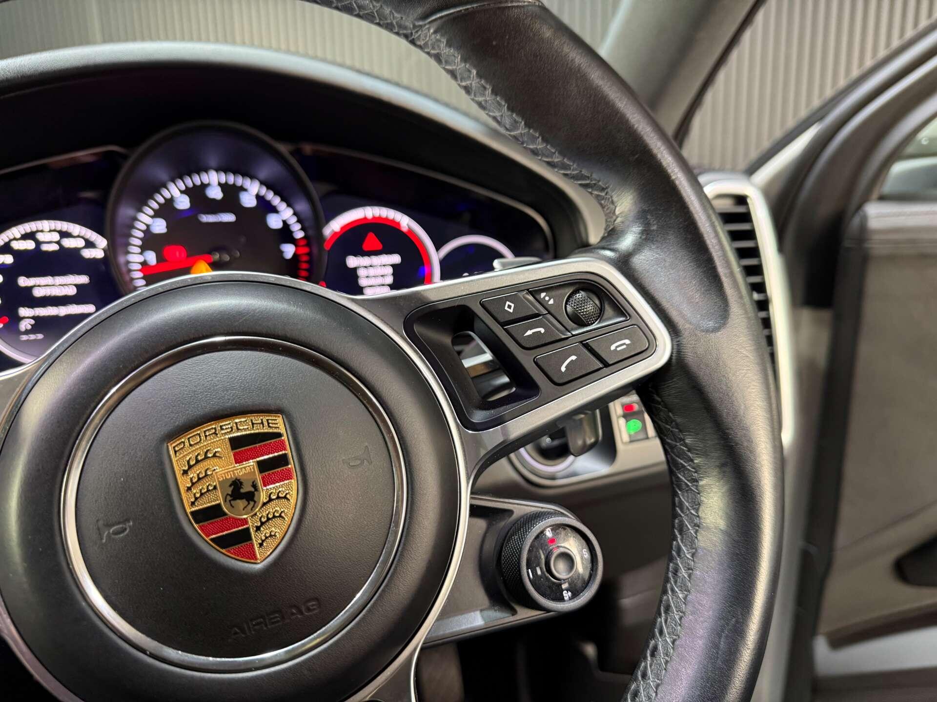 Porsche Cayenne view 41