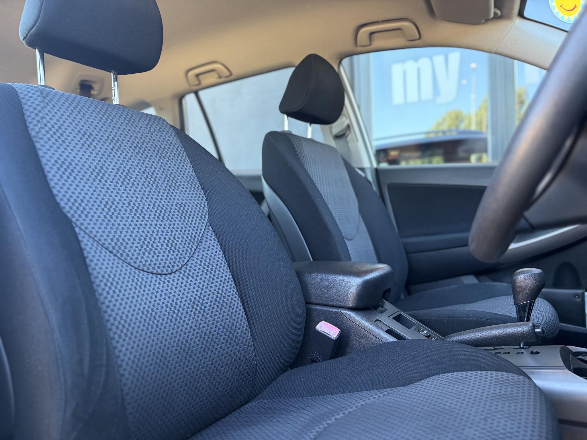 Toyota Rav4 view 13