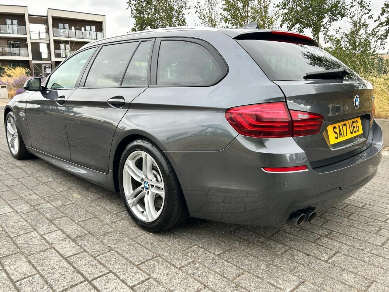 BMW 5 Series view 10
