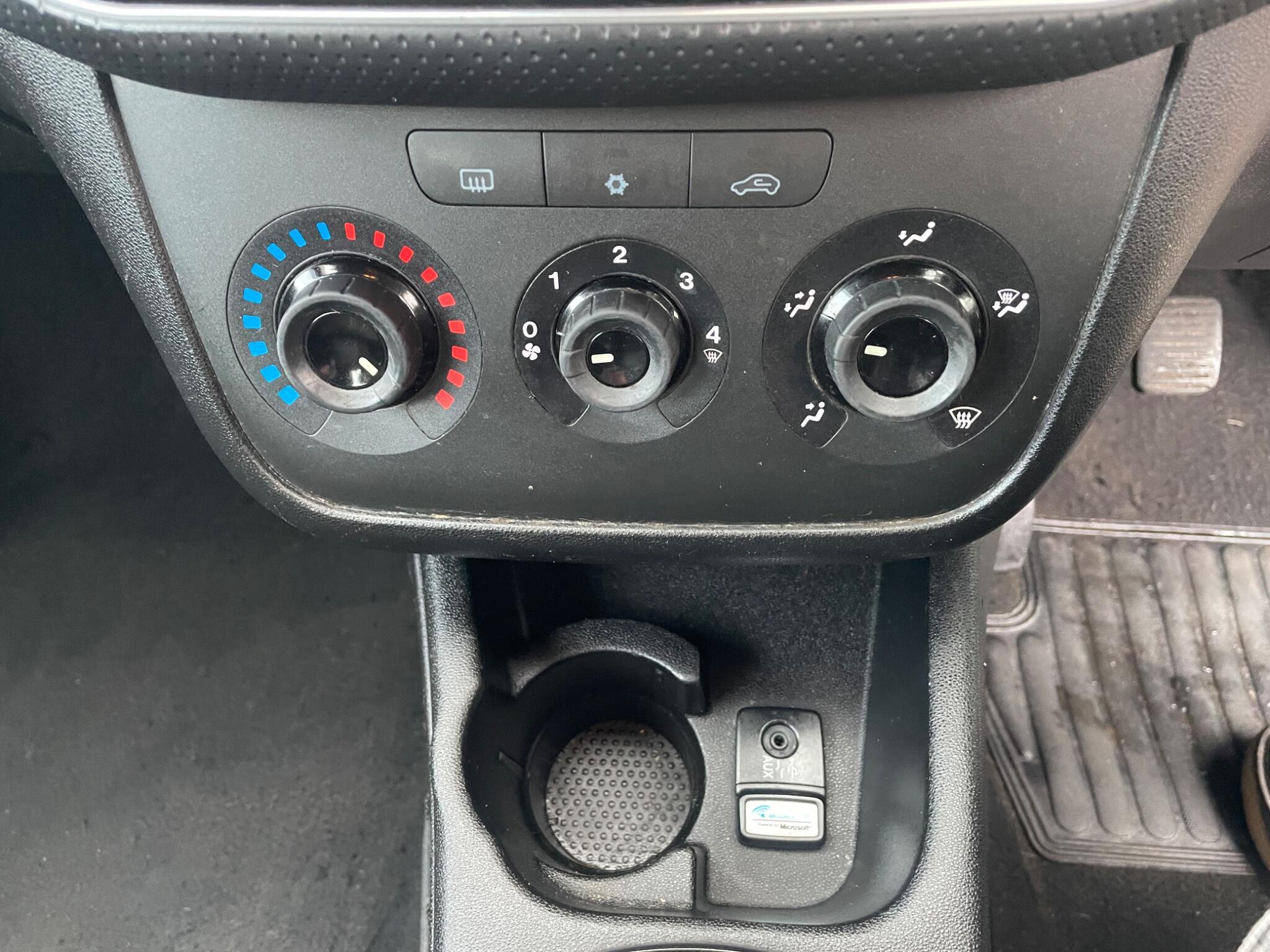 2011 Fiat Punto Evo image 35