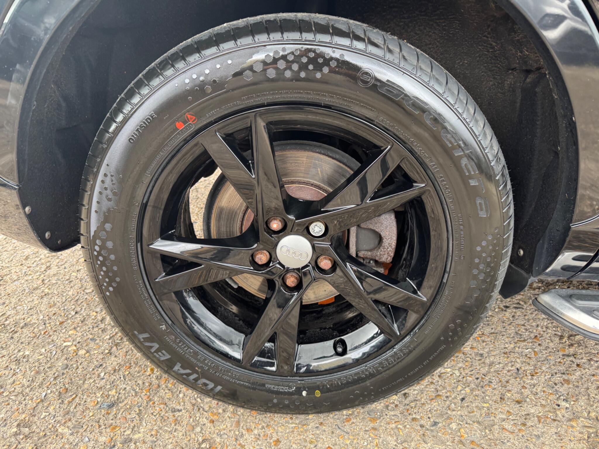 Audi Q3 view 49