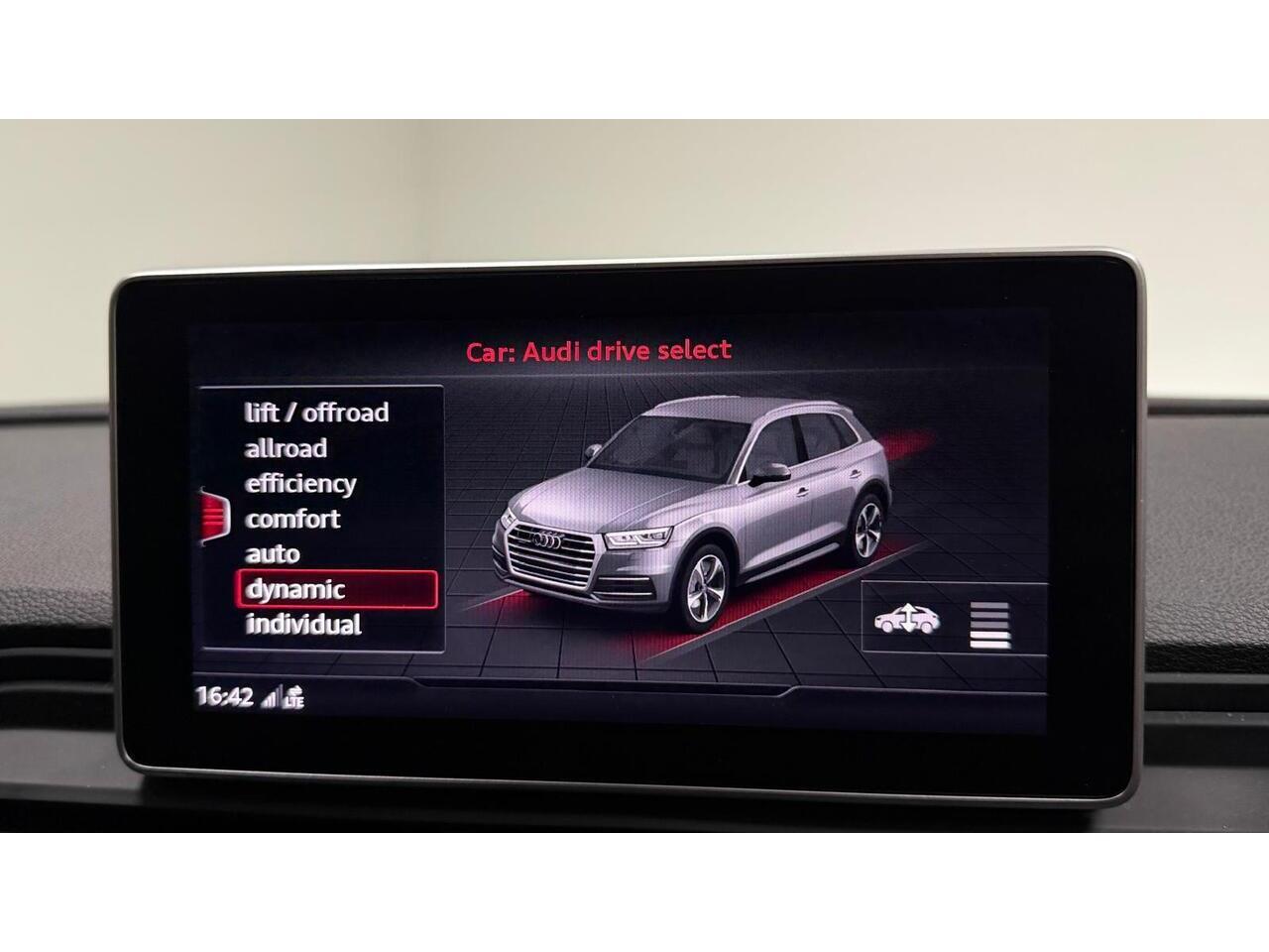 Audi SQ5 view 32