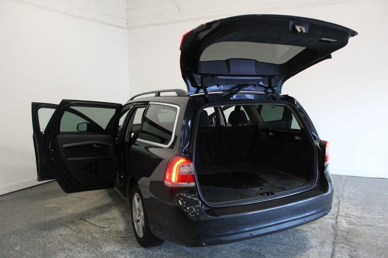 Volvo V70 view 20