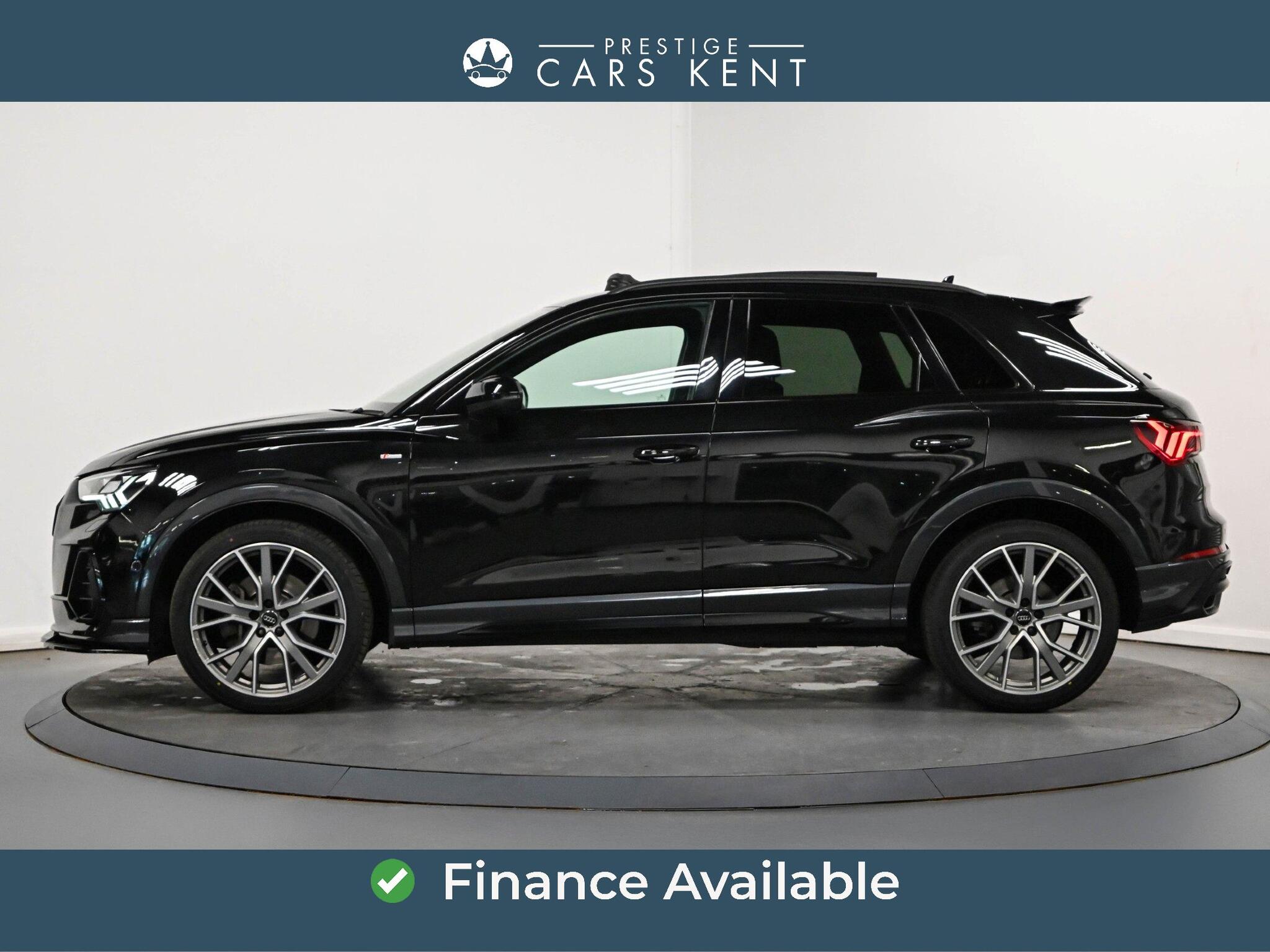 Audi Q3 view 4
