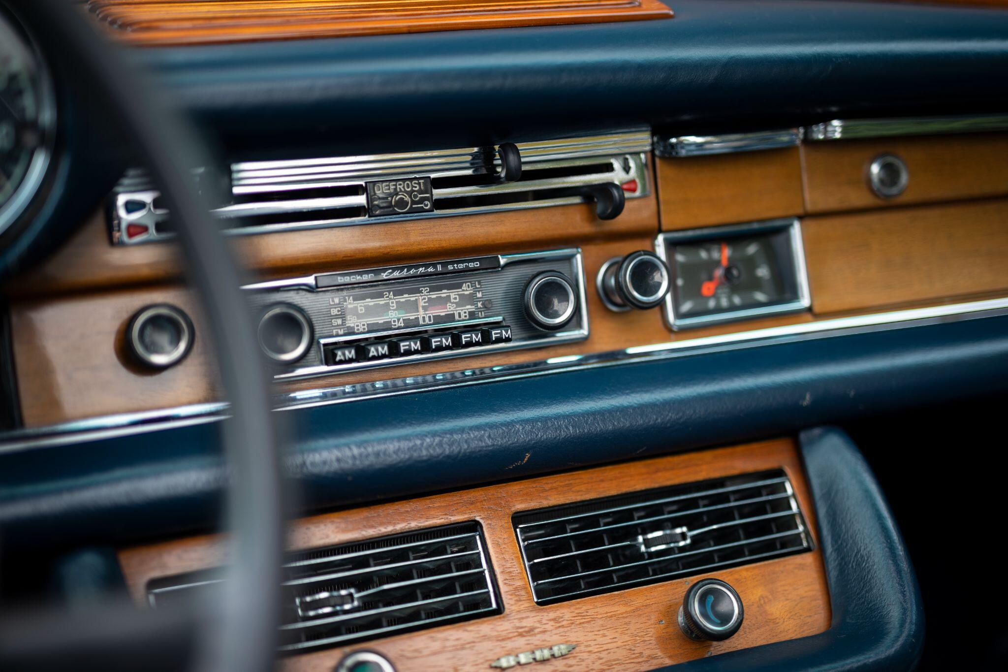 Mercedes-Benz 280 view 23