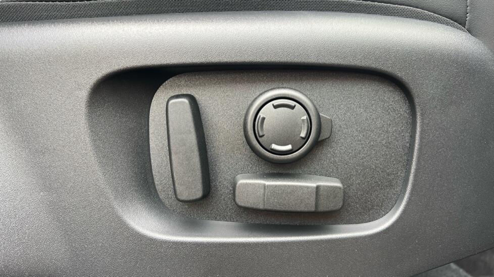 Land Rover Discovery view 24
