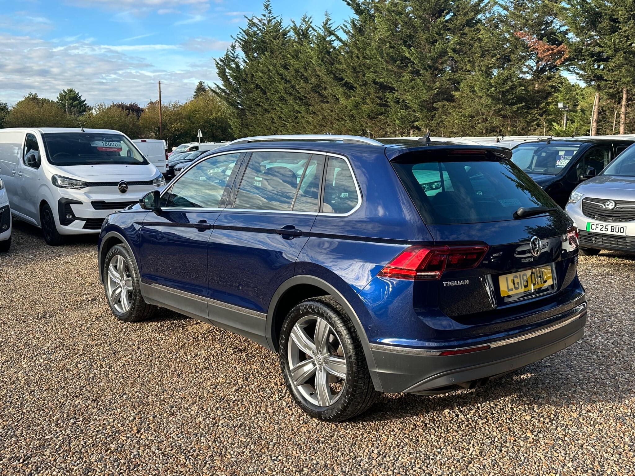 Volkswagen Tiguan view 3