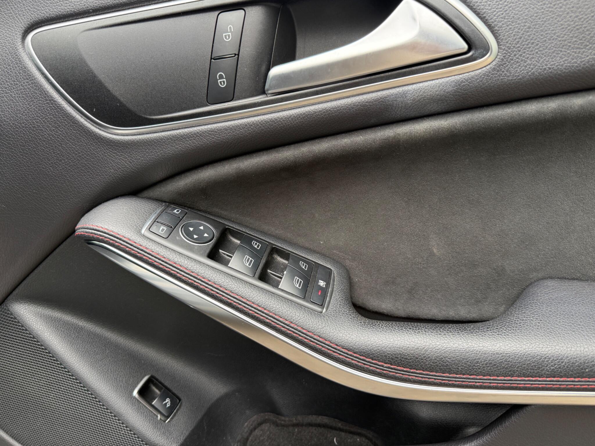 2015 Mercedes-Benz CLA image 31