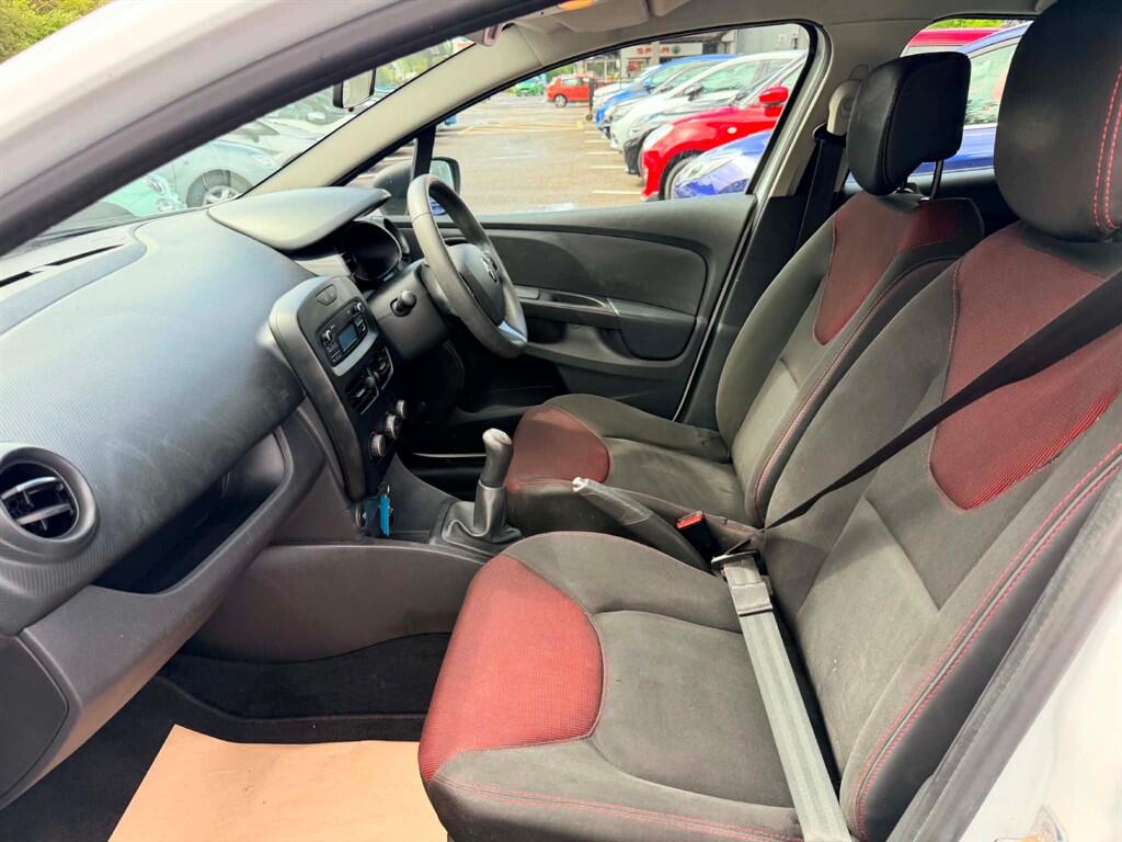 Renault Clio view 18