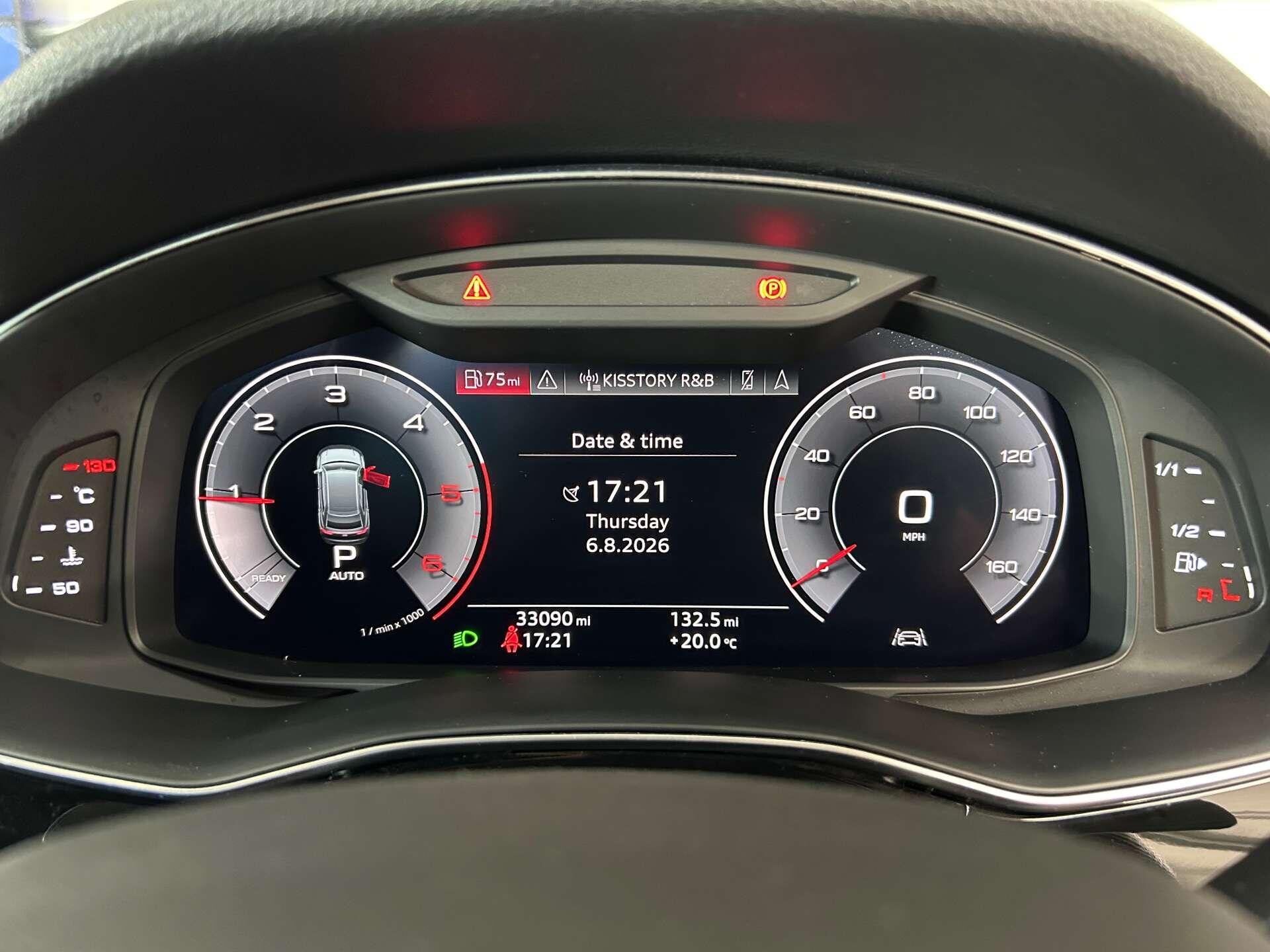 Audi Q8 view 38