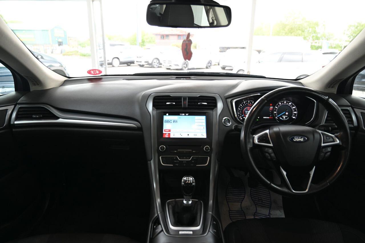 Ford Mondeo view 18