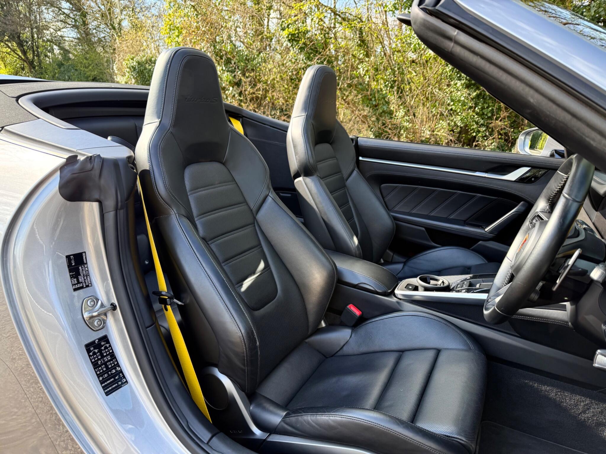 Porsche 911 view 4