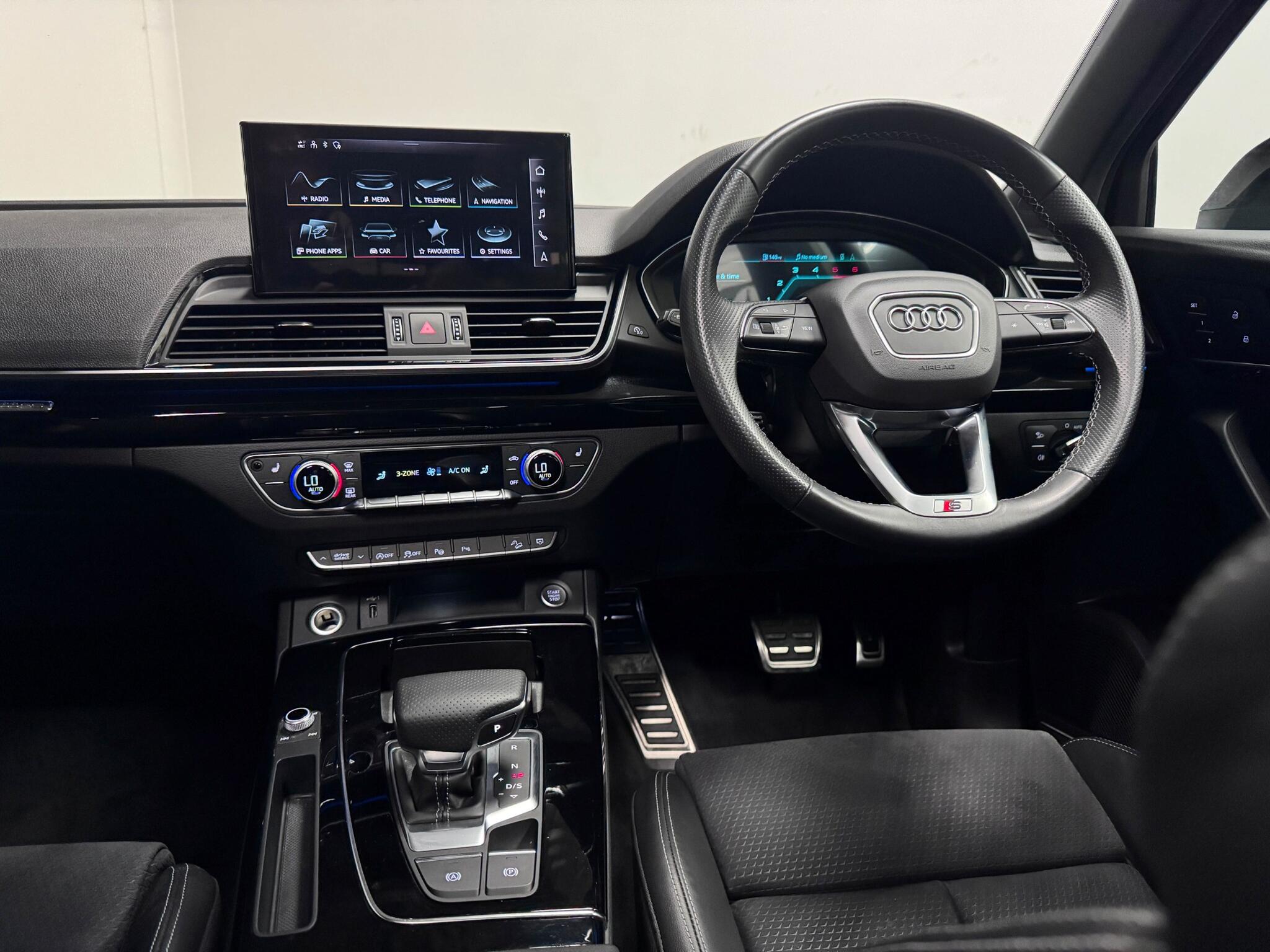 Audi Q5 view 34
