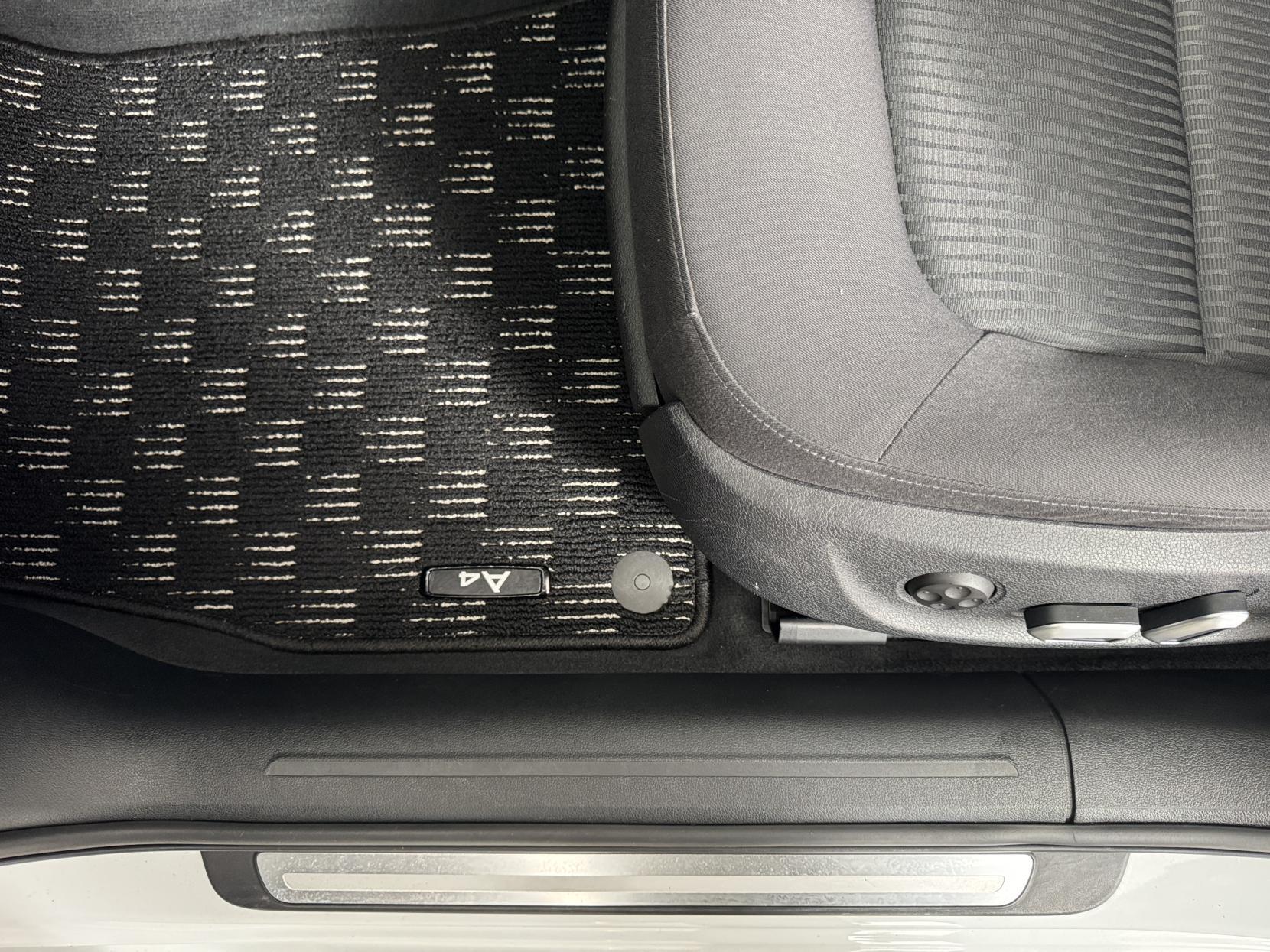 Audi A4 Avant view 75