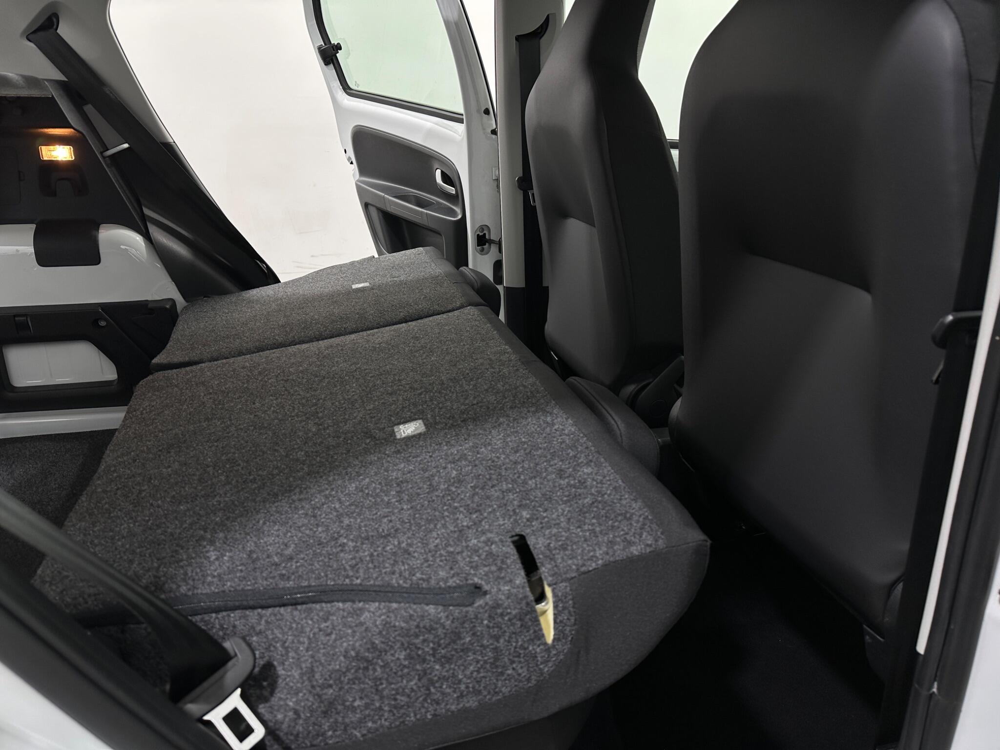 Volkswagen Up! view 40