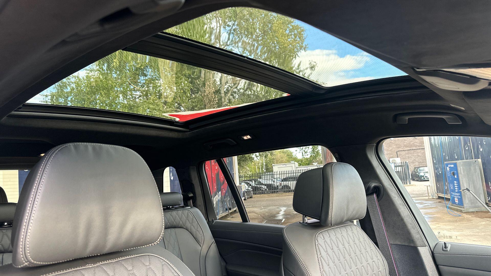 BMW X7 view 21