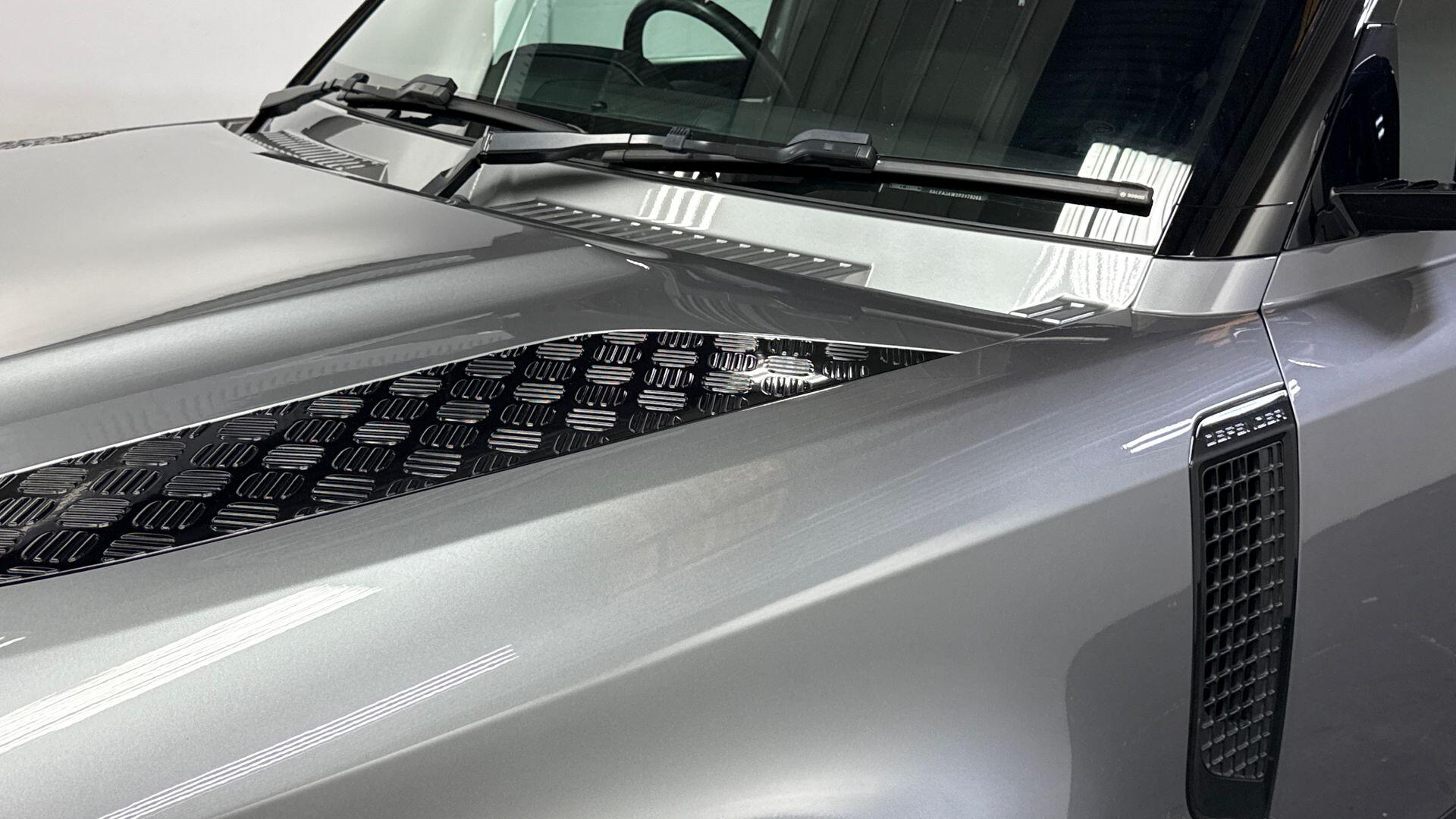 Land Rover Defender view 20