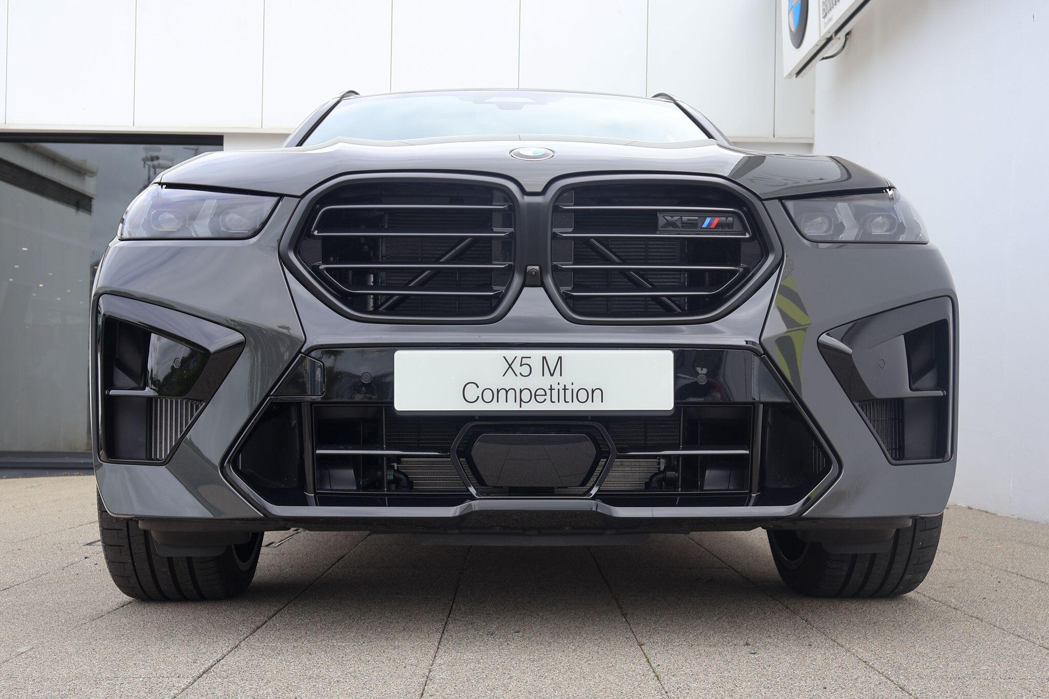 BMW X5 M view 4