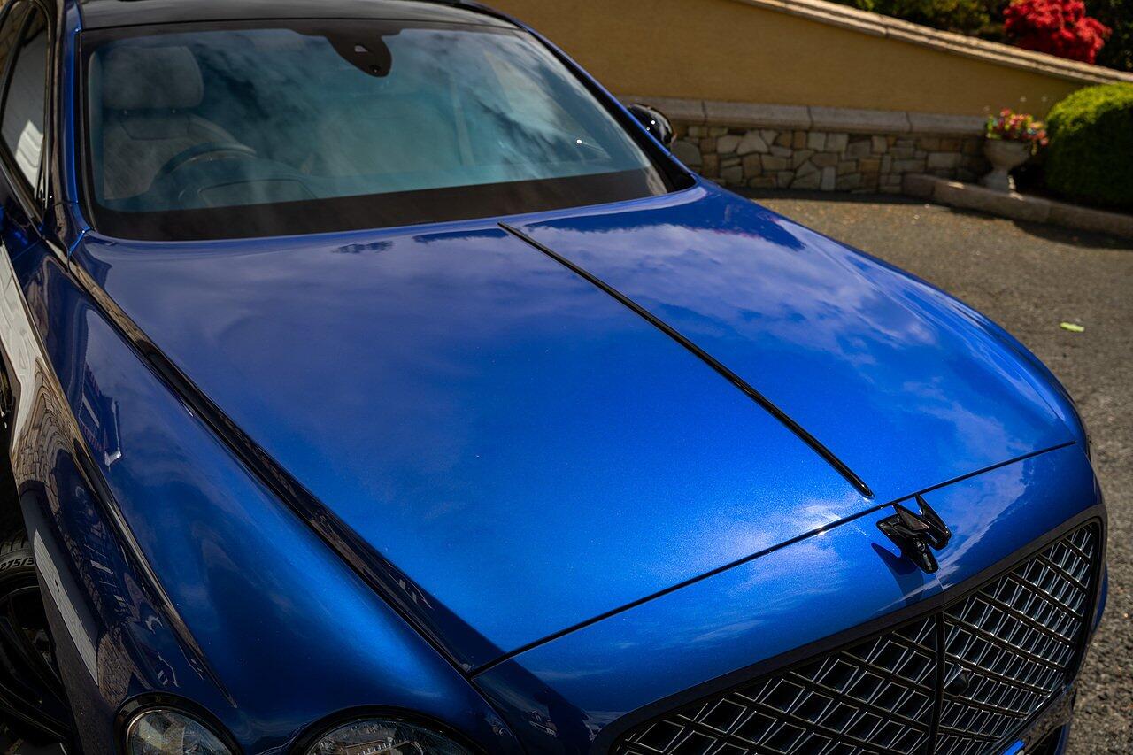 Bentley Flying Spur view 27