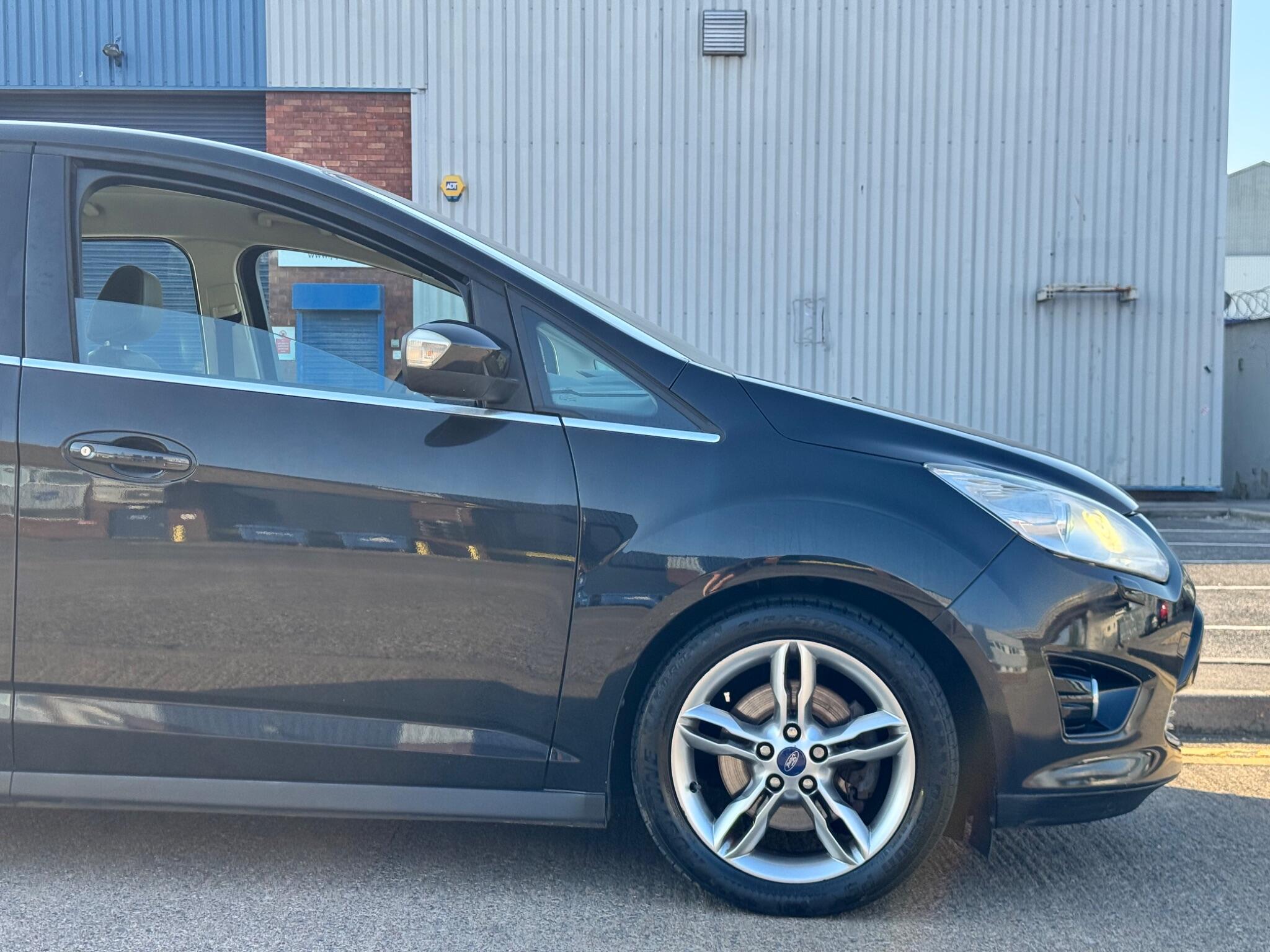 Ford C-Max view 16