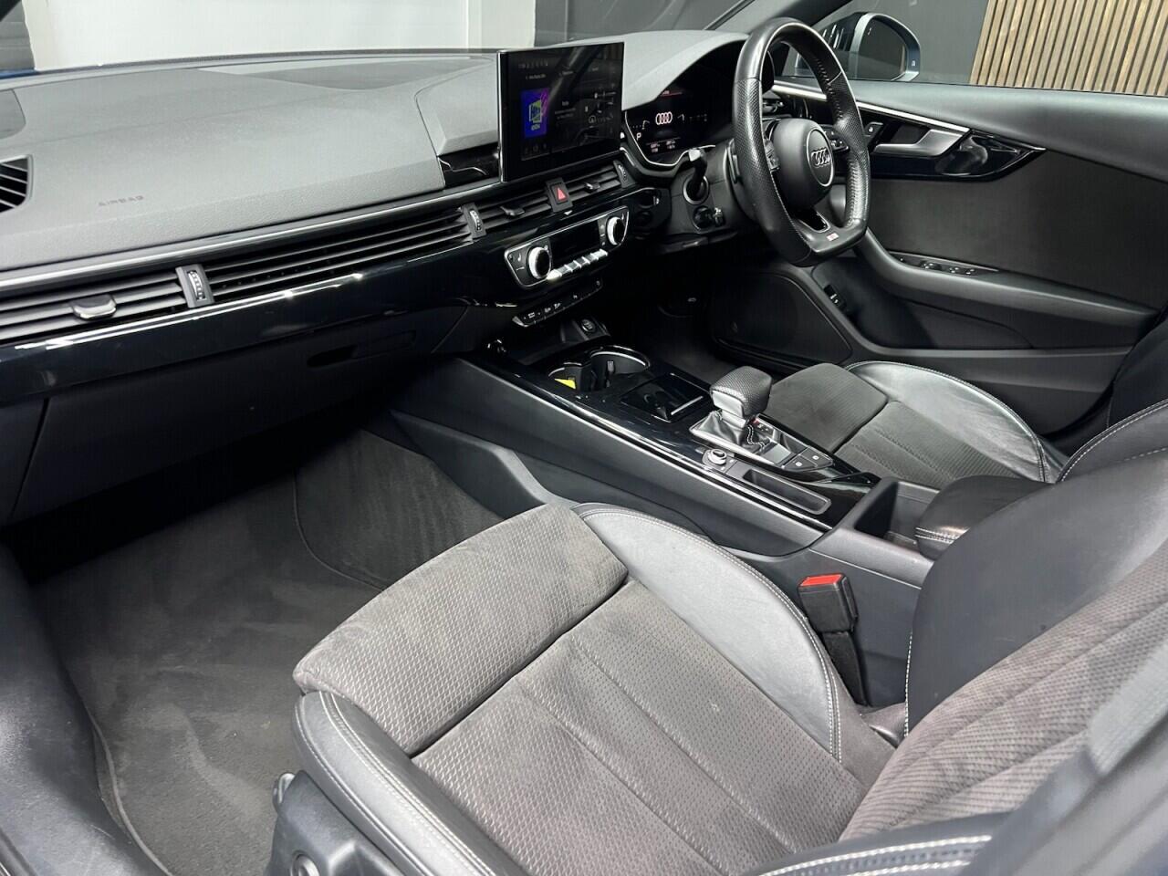 Audi A4 view 32