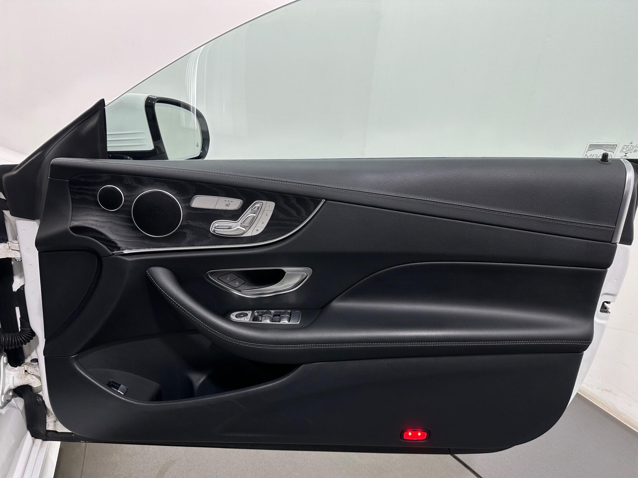 Mercedes-Benz E-Class view 36
