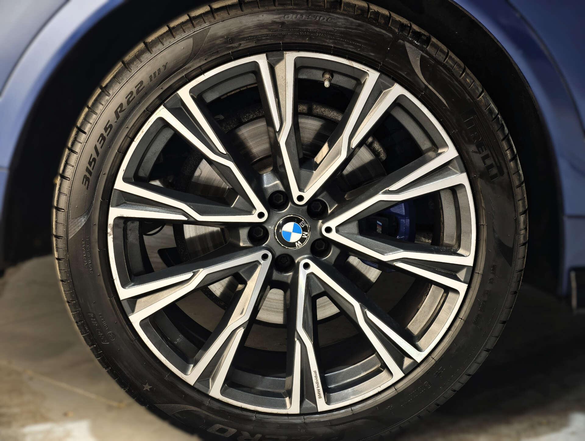 BMW X7 view 17