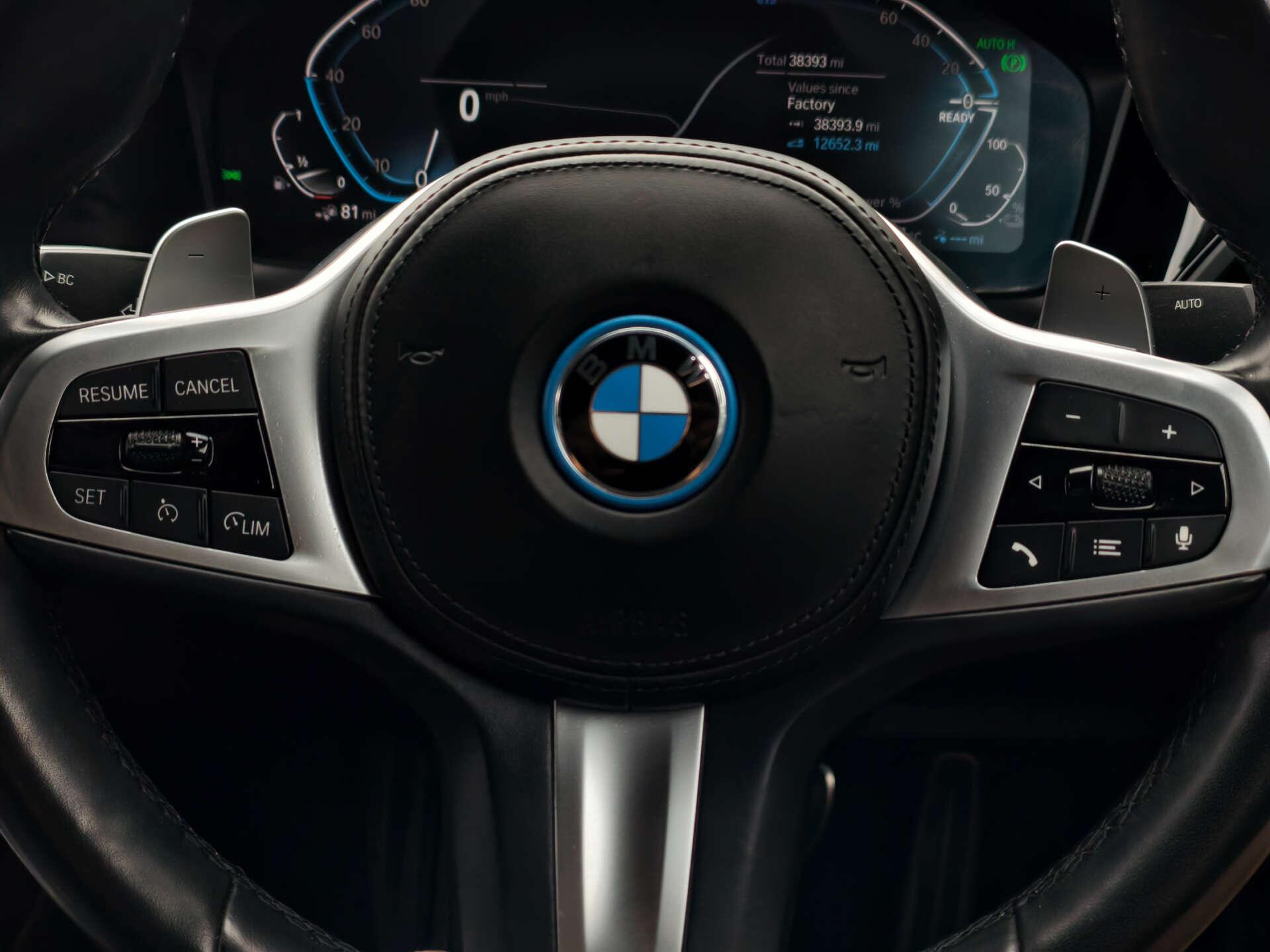 BMW 3 Series view 16