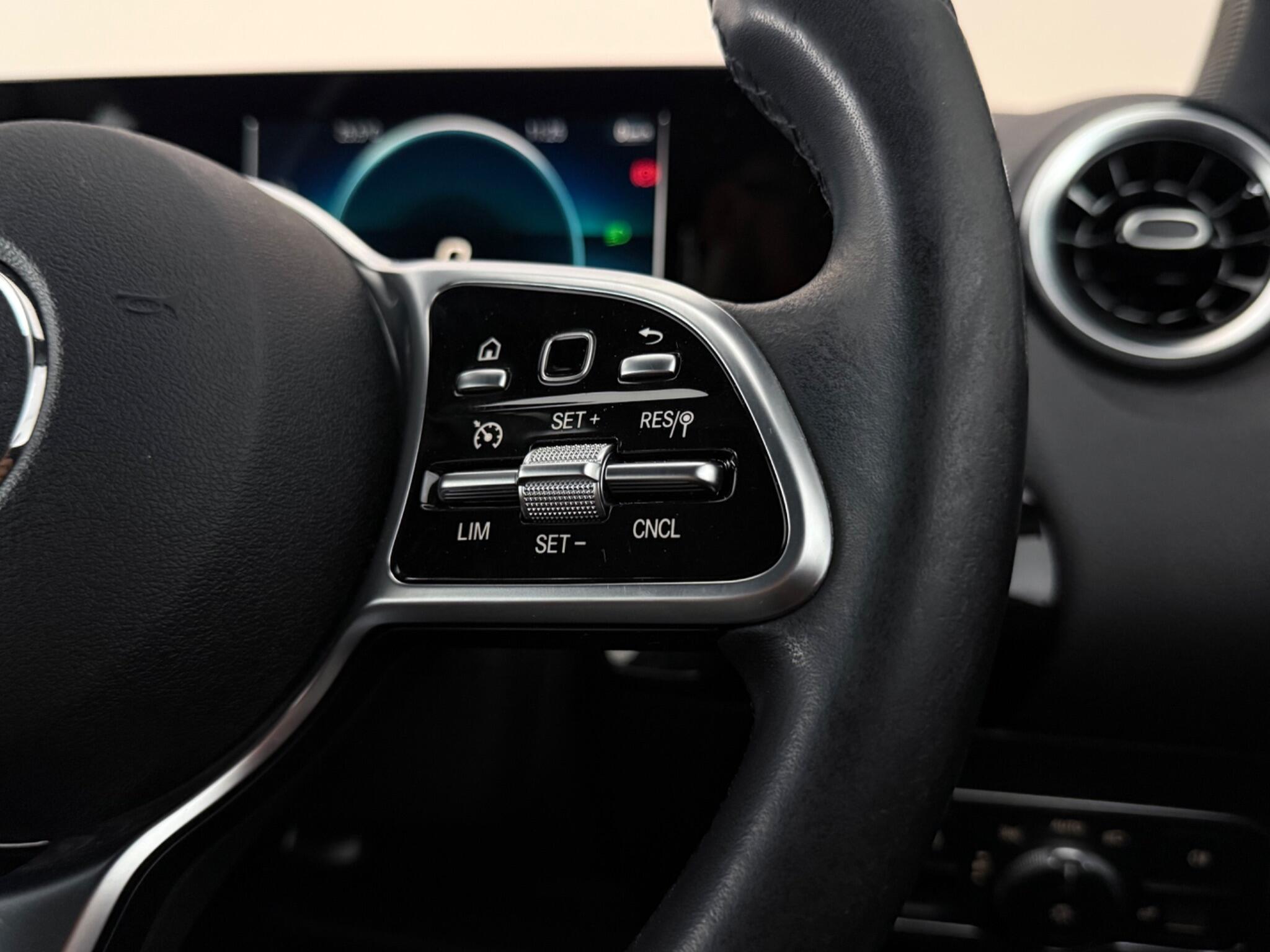 Mercedes-Benz Gla view 17