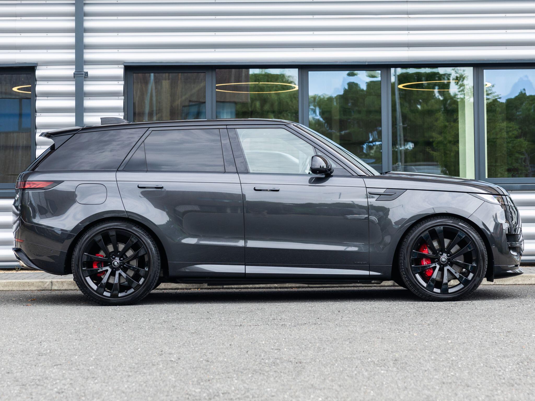Land Rover Range Rover Sport view 2