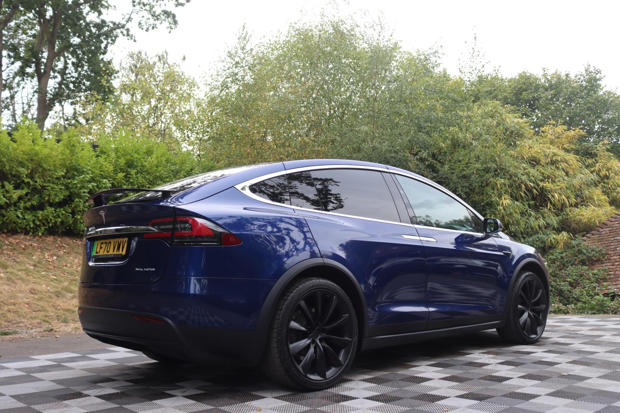Tesla Model X view 32