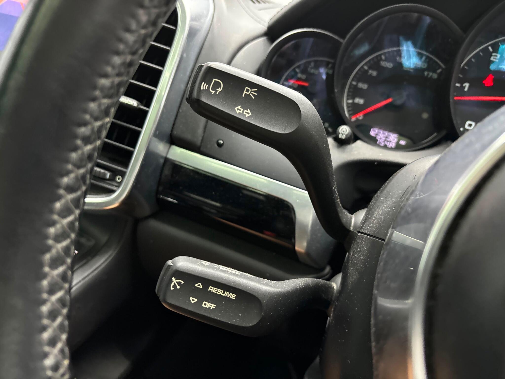 Porsche Cayenne view 37
