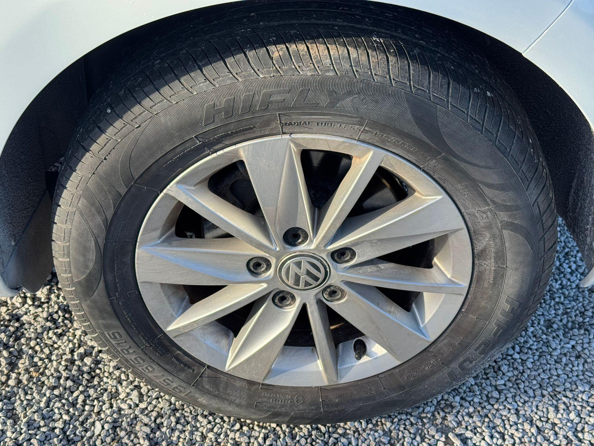2014 Volkswagen Golf image 25