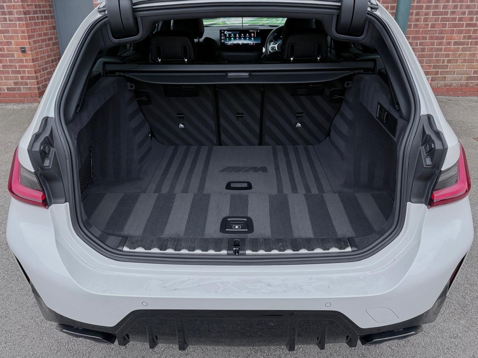 BMW 3 Series view 38