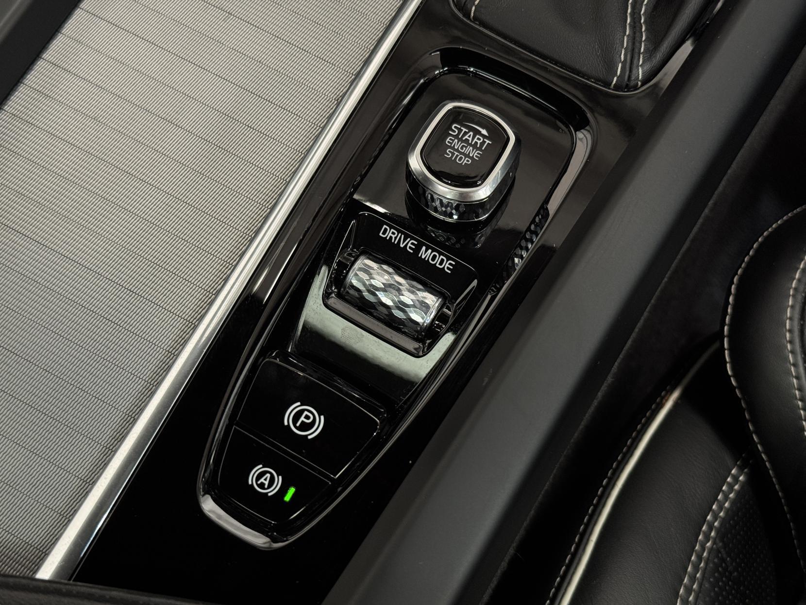 Volvo XC60 view 40
