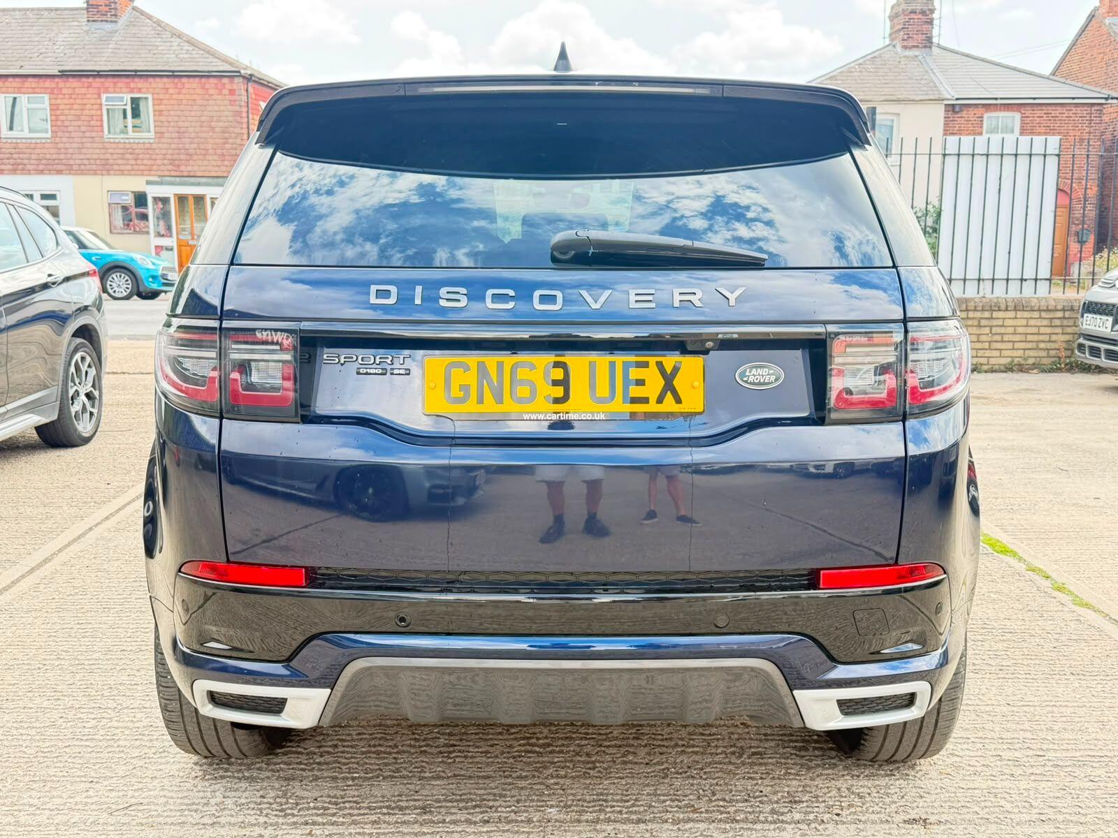 Land Rover Discovery Sport view 6