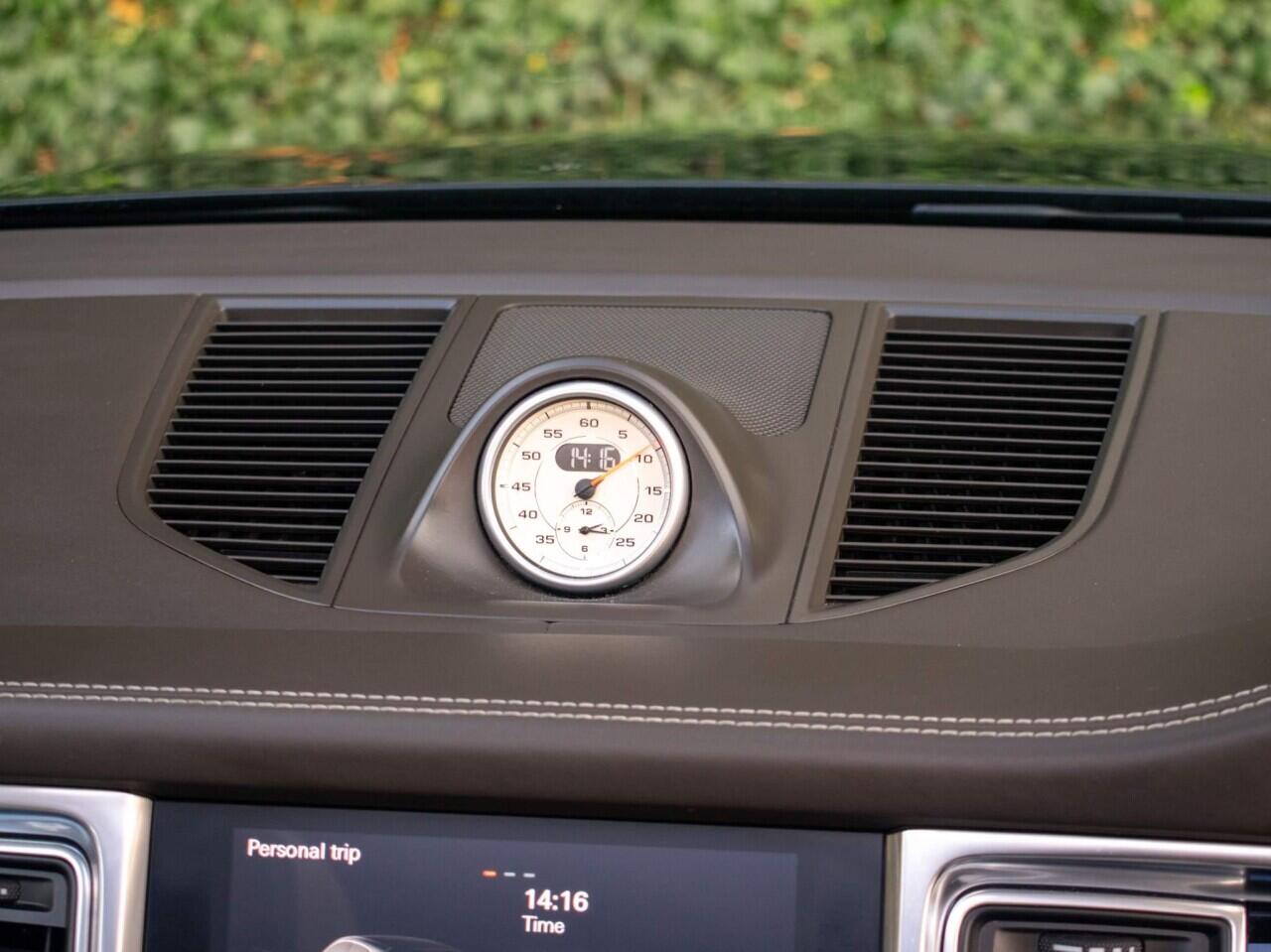 Porsche Macan view 30