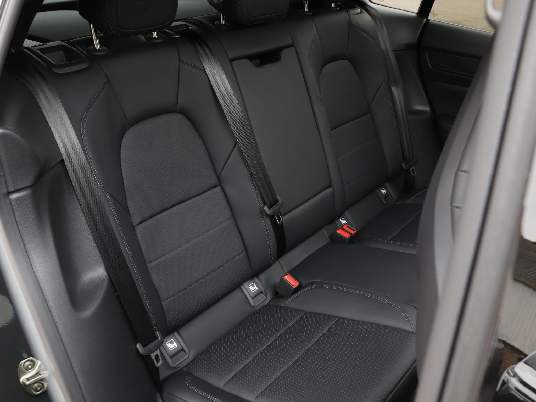 Porsche Macan view 26