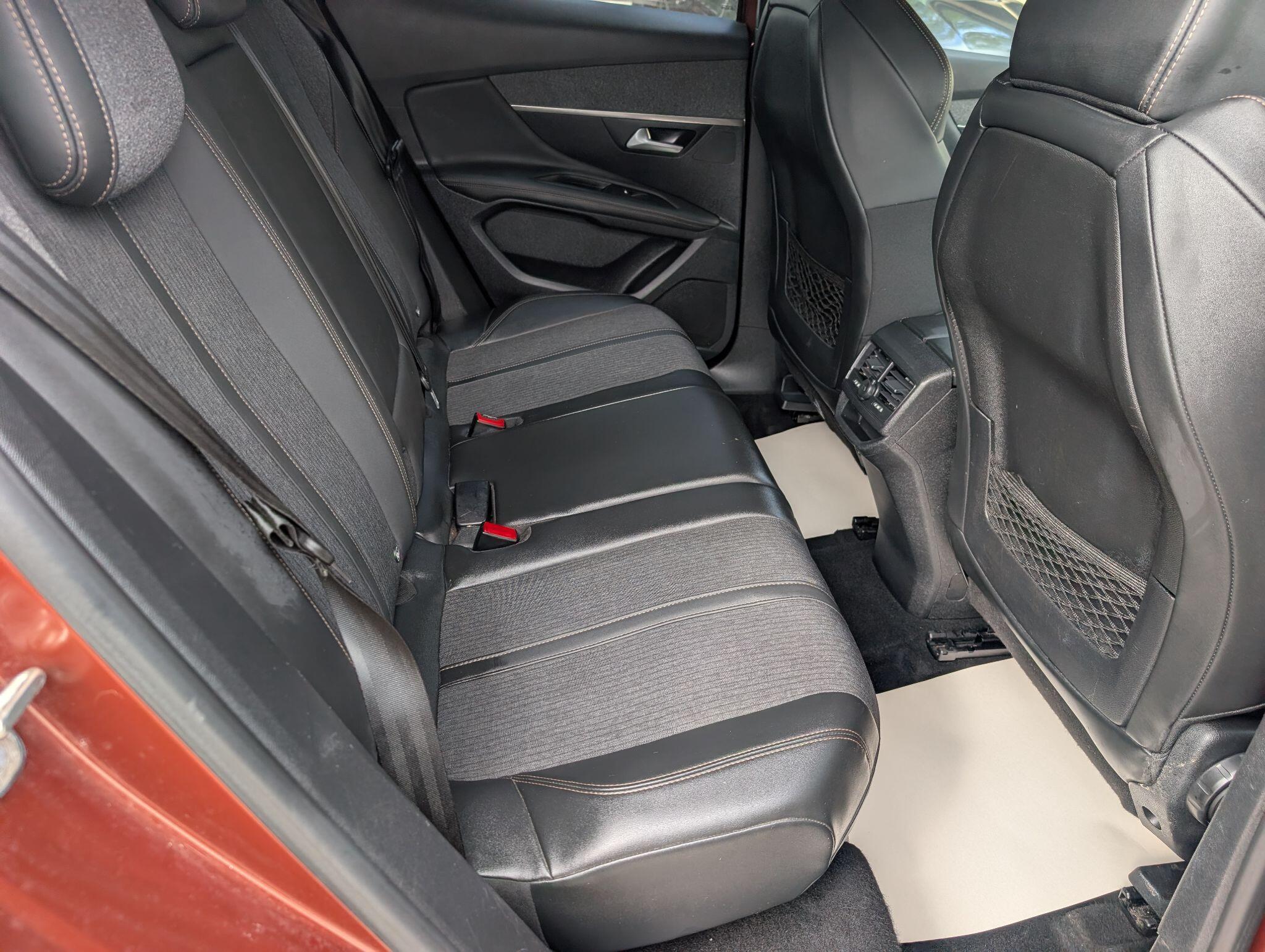 Peugeot 3008 view 17