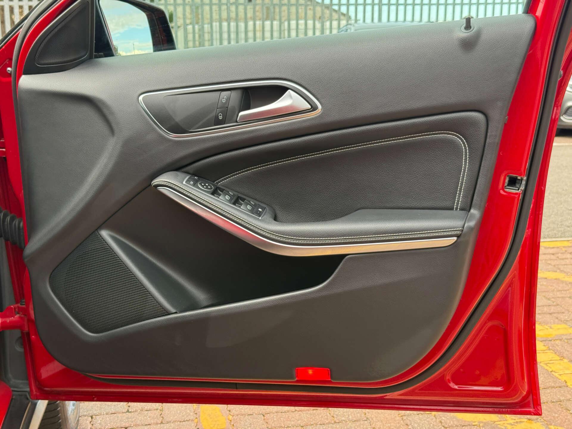 Mercedes-Benz GLA view 17