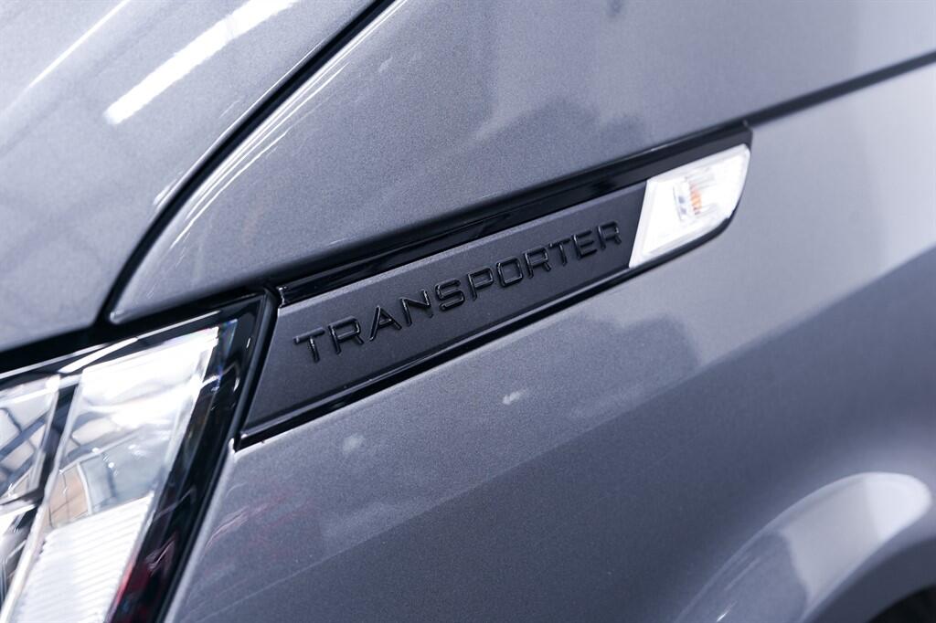 Volkswagen Transporter view 6