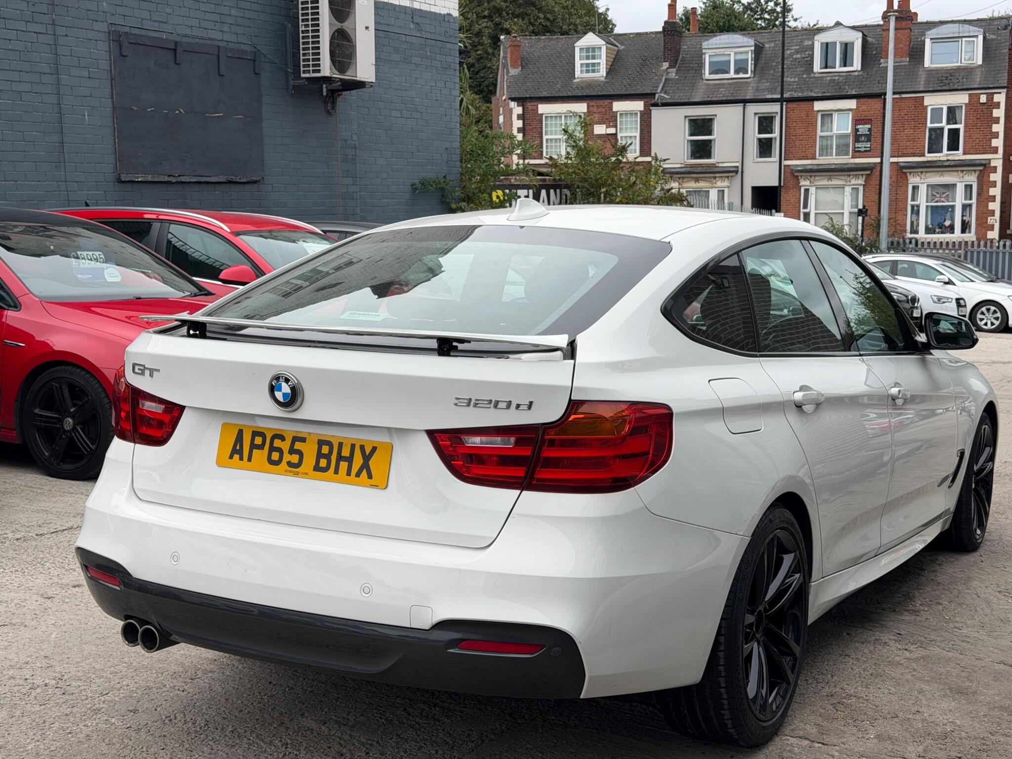 BMW 3 Series view 4